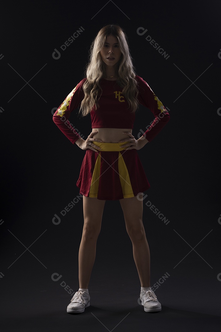 Jovem adolescente líder de torcida com várias poses e expressões faciais