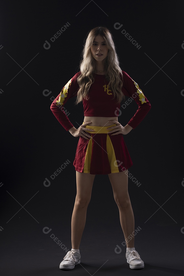 Jovem adolescente líder de torcida com várias poses e expressões faciais