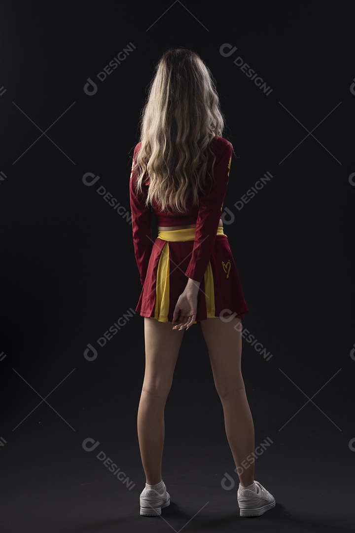 Jovem adolescente líder de torcida com várias poses e expressões faciais