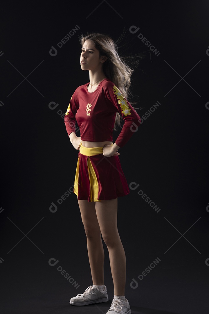 Jovem adolescente líder de torcida com várias poses e expressões faciais