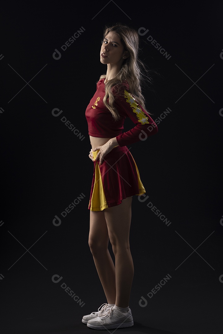 Jovem adolescente líder de torcida com várias poses e expressões faciais