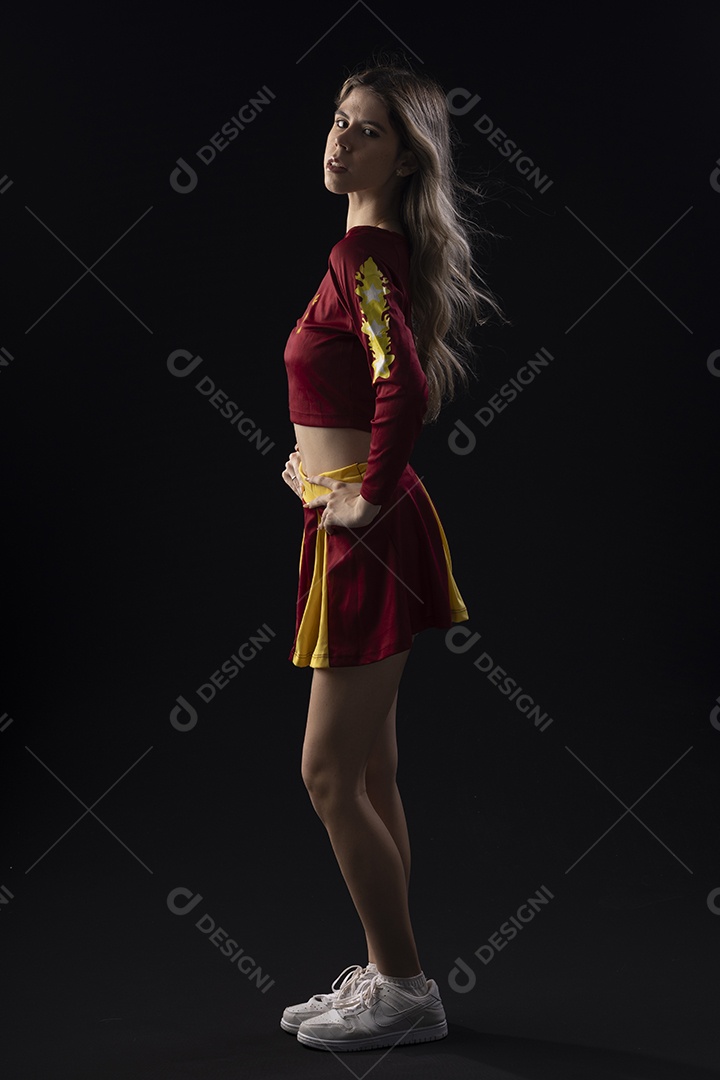 Jovem adolescente líder de torcida com várias poses e expressões faciais