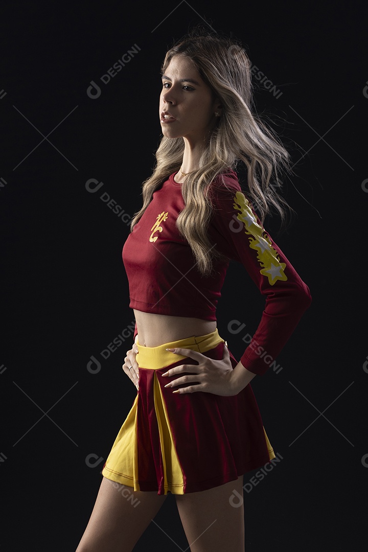 Jovem adolescente líder de torcida com várias poses e expressões faciais