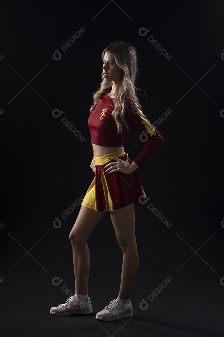 Jovem adolescente líder de torcida com várias poses e expressões faciais