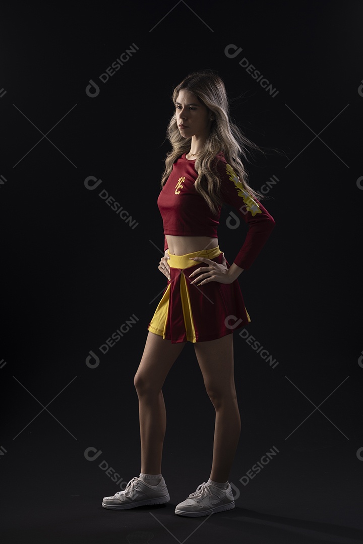 Jovem adolescente líder de torcida com várias poses e expressões faciais