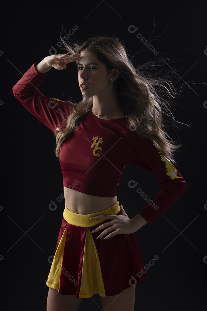 Jovem adolescente líder de torcida com várias poses e expressões faciais