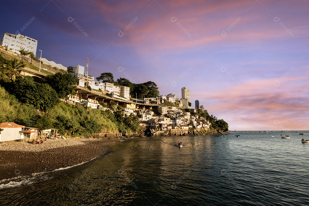 Casas coloridas na encosta da gamboa Salvador