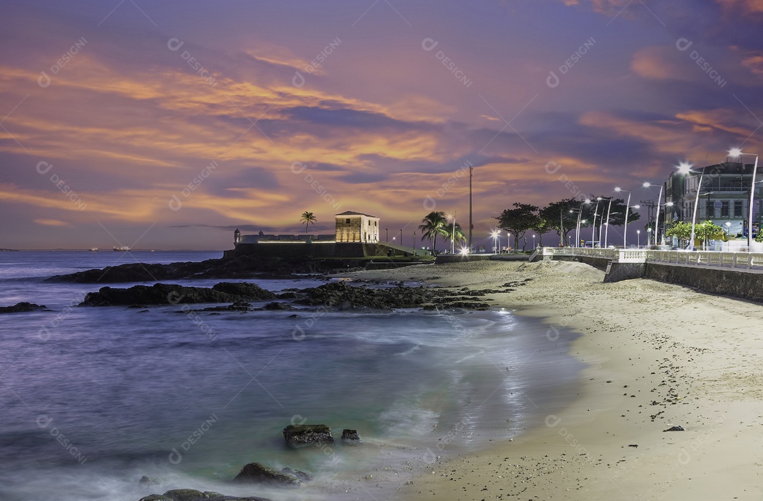 Pôr do sol sobre a praia do Porto da Barra