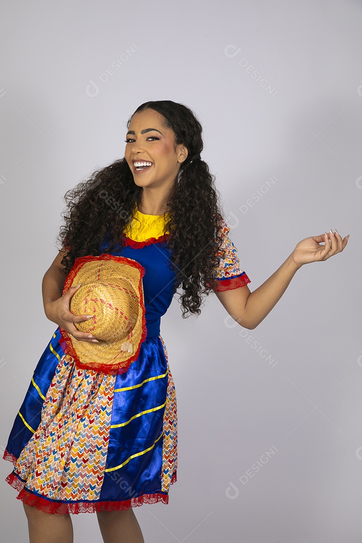 Linda jovem trajada para festa de são joão