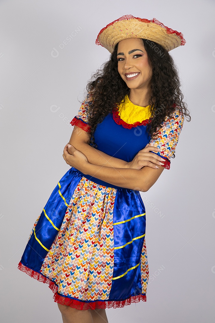 Linda jovem trajada para festa de são joão