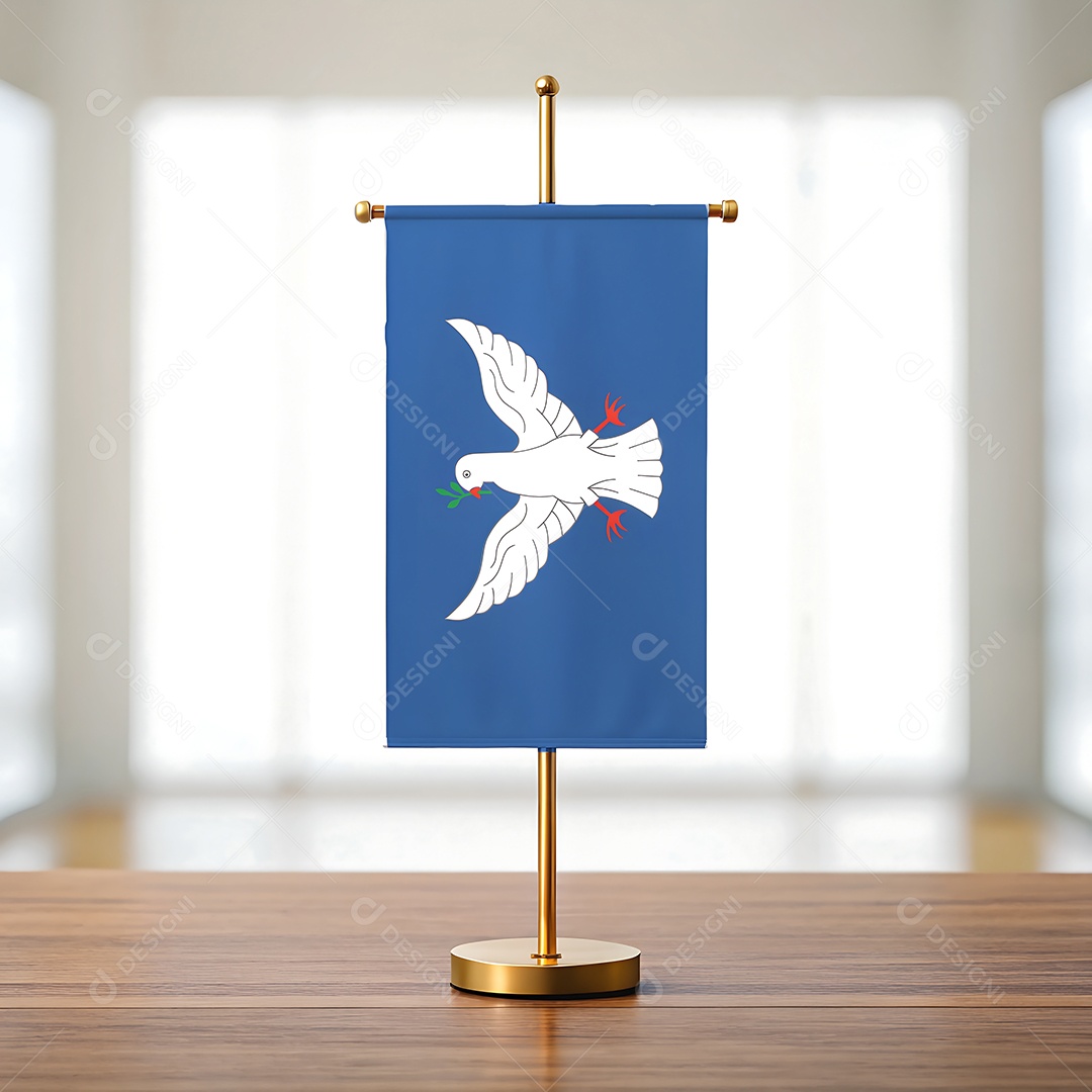 Mini-bandeira da cidade de Salvador em cima de uma mesa