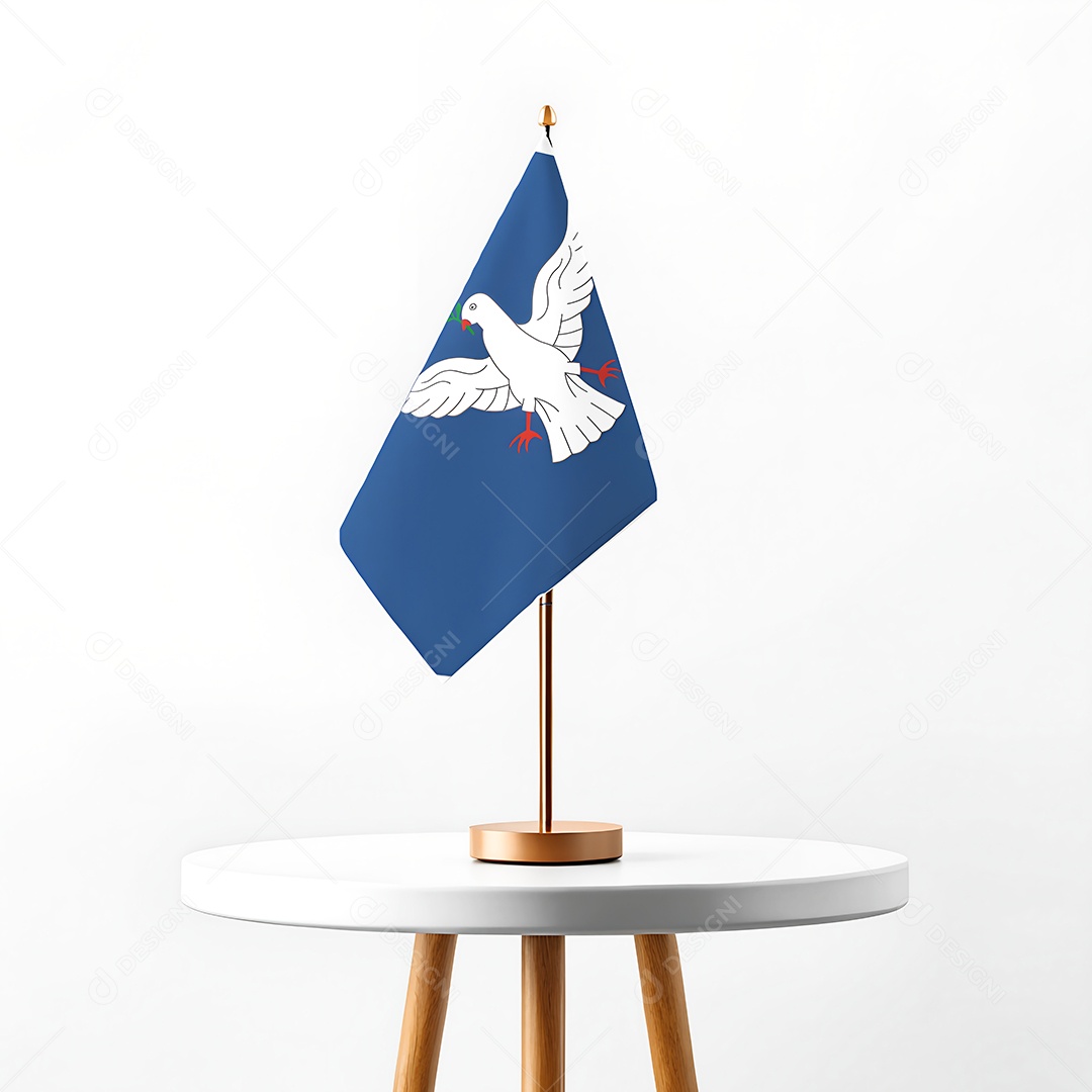 Mini-bandeira da cidade de Salvador hasteada em cima de uma mesa