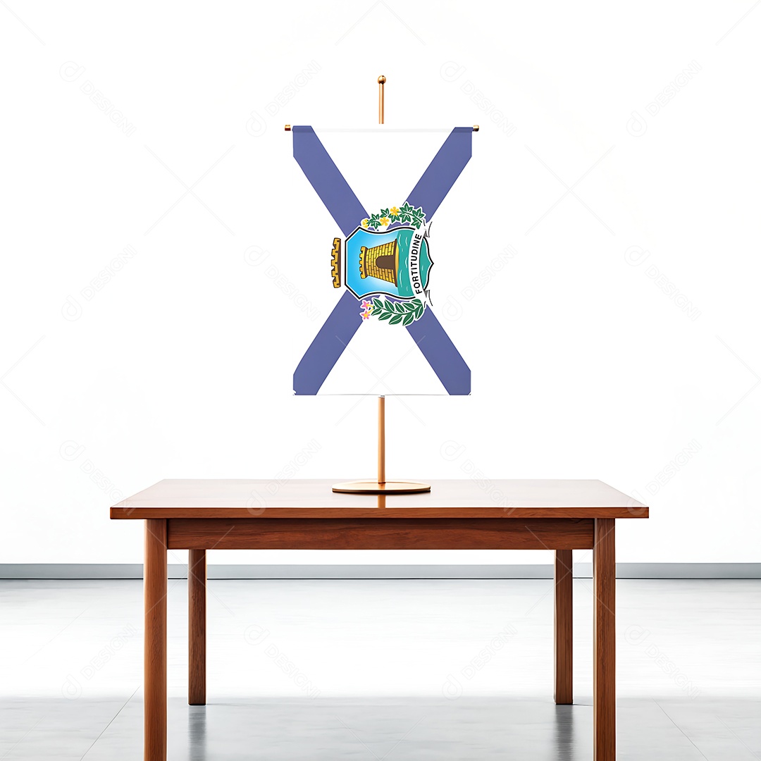 Bandeira da cidade de Fortaleza em cima de uma mesa