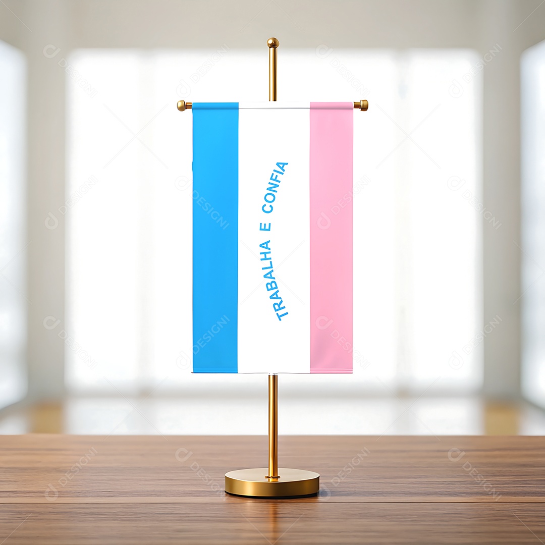 Mini bandeira do estado do Espírito Santo em cima de uma mesa