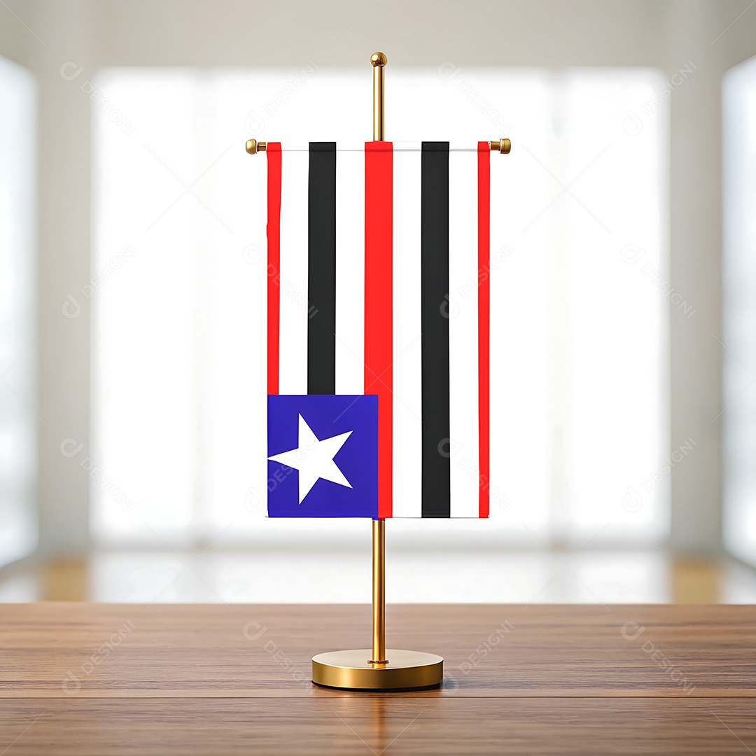 Mini bandeira do estado do Maranhão em cima de uma mesa