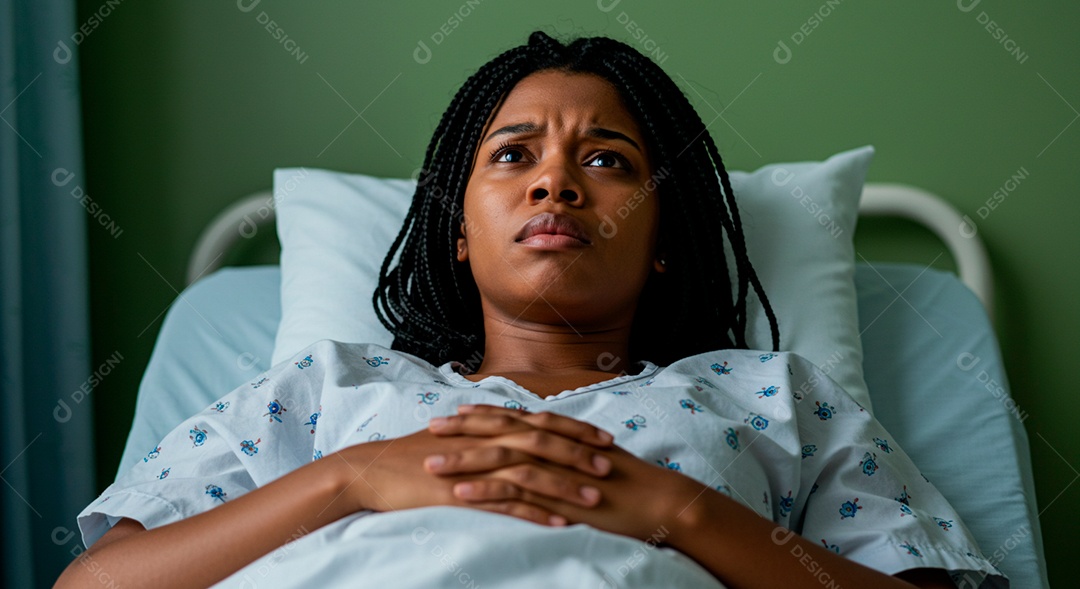 Mulher jovem sofrendo de bronquite em um hospital