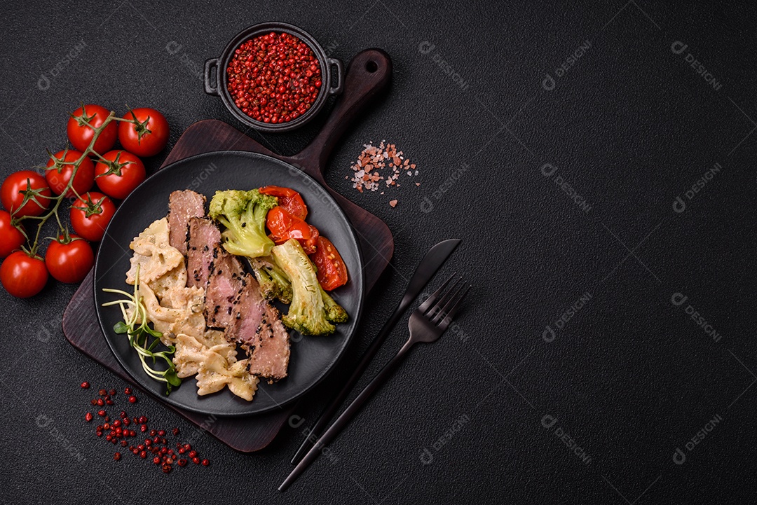 Salada fresca em uma mesa concreto