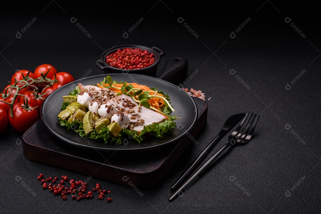 Salada fresca em uma mesa concreto