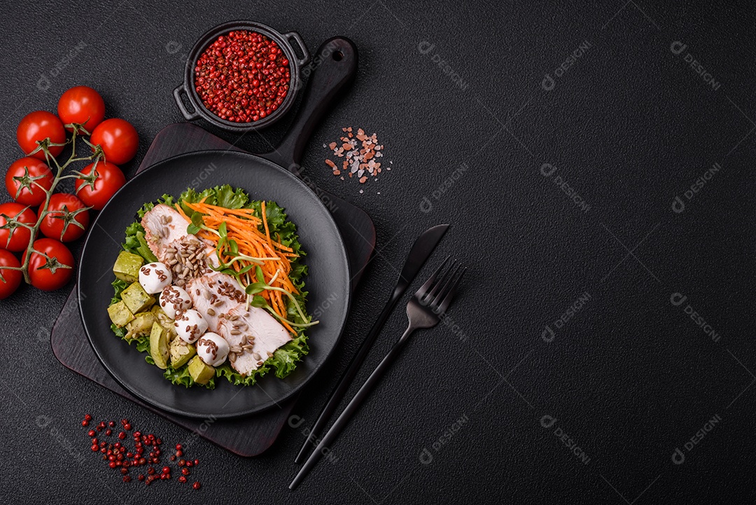 Salada fresca em uma mesa concreto