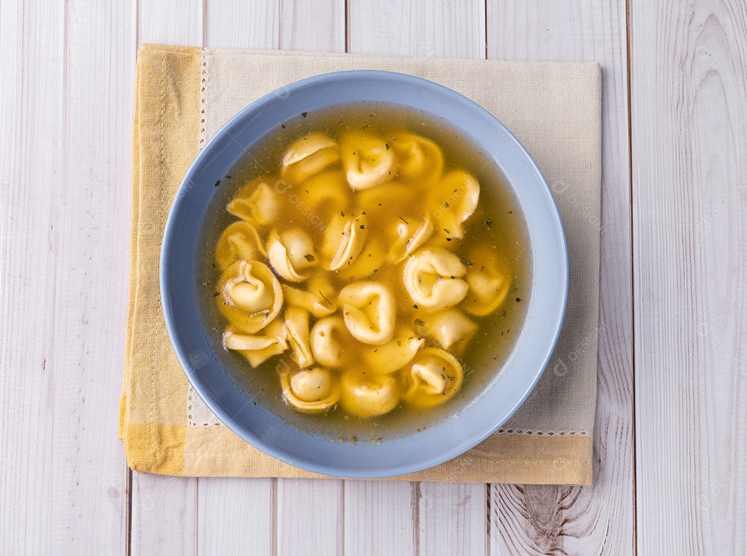 Sopa de Brodo em uma tigela