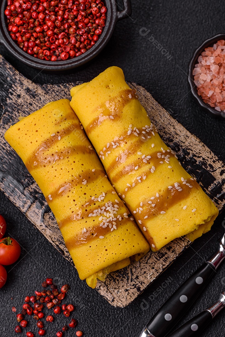 Panquecas saborosas em um prato mesa