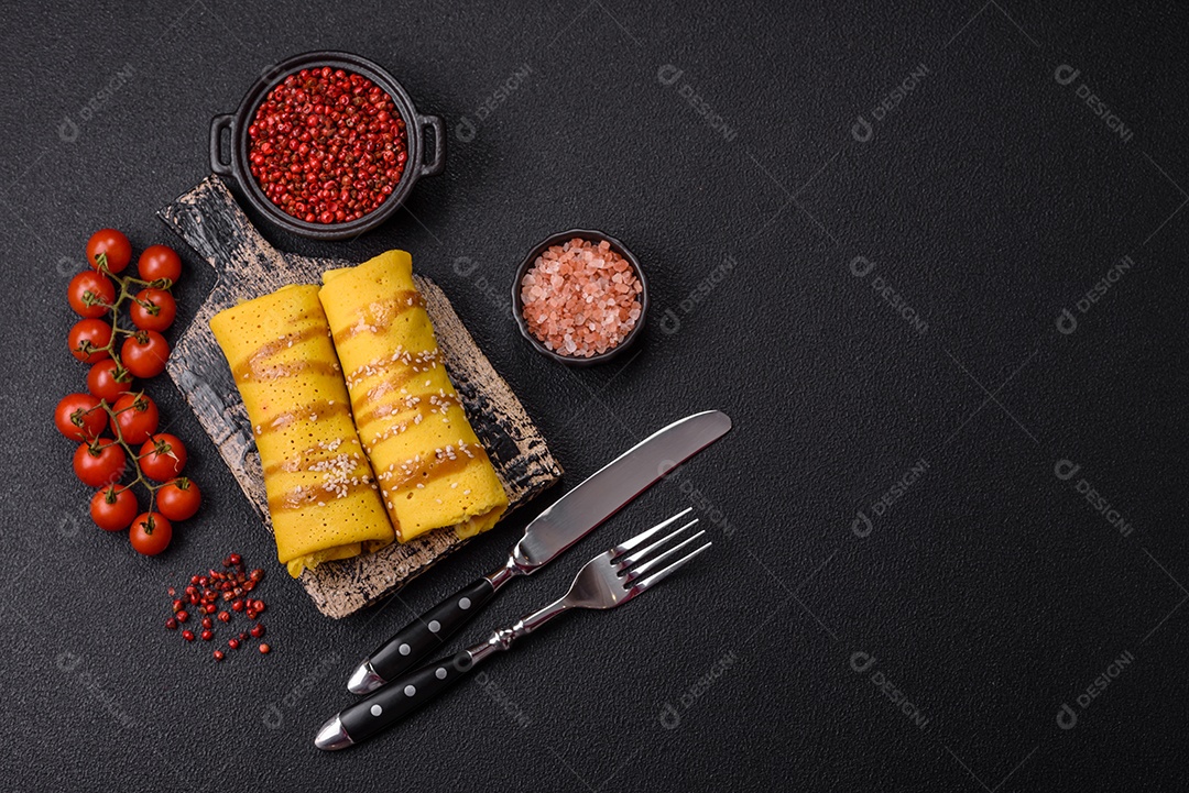 Panquecas saborosas em um prato mesa