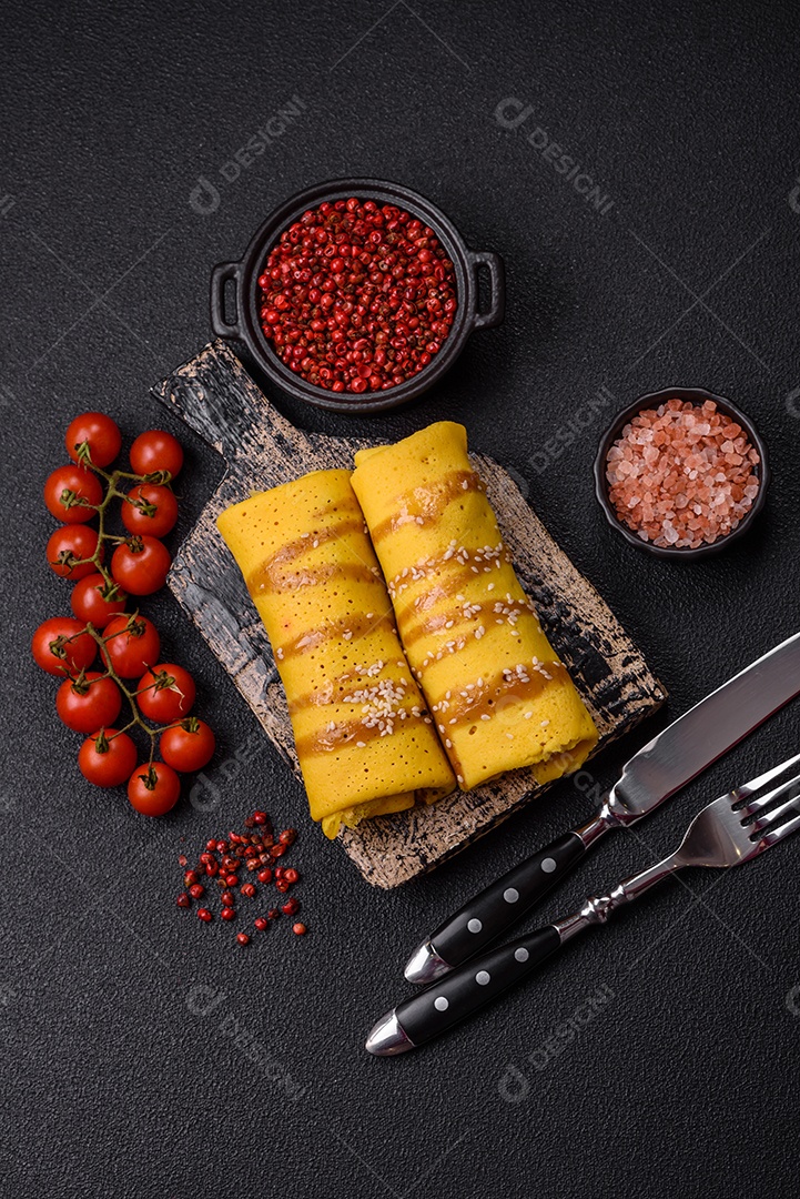 Panquecas saborosas em um prato mesa