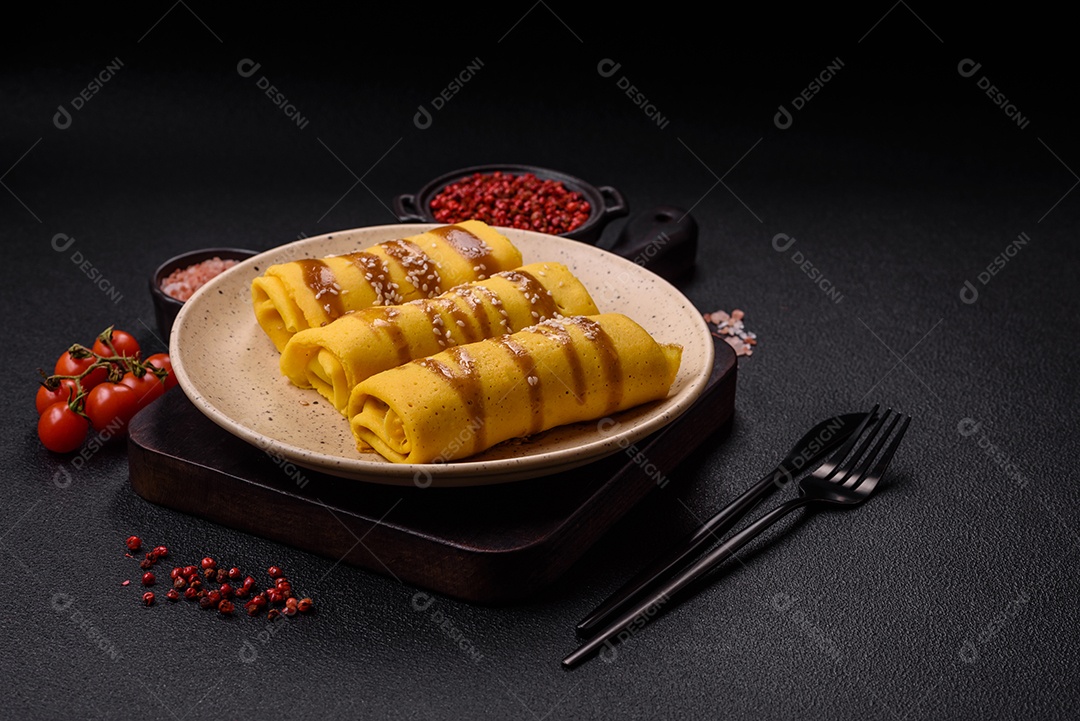 Panquecas saborosas em um prato mesa