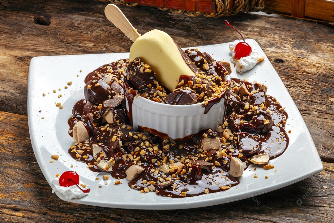 Sobremesa de restaurante picolé de chocolate