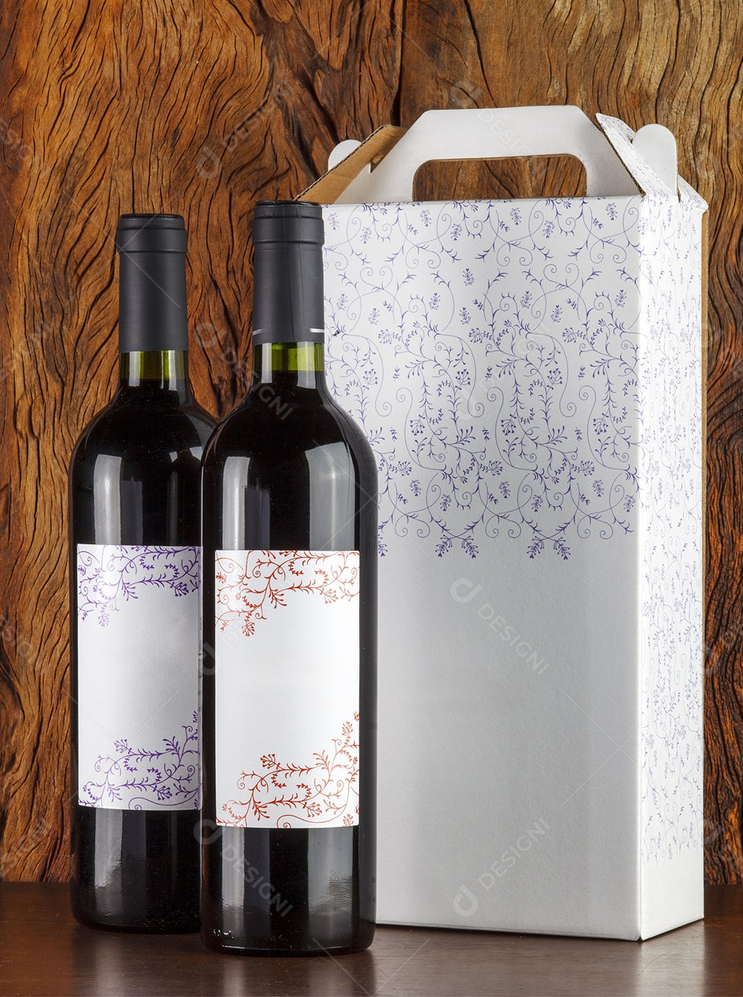 Garrafas de vinho tinto embalagem ao lado