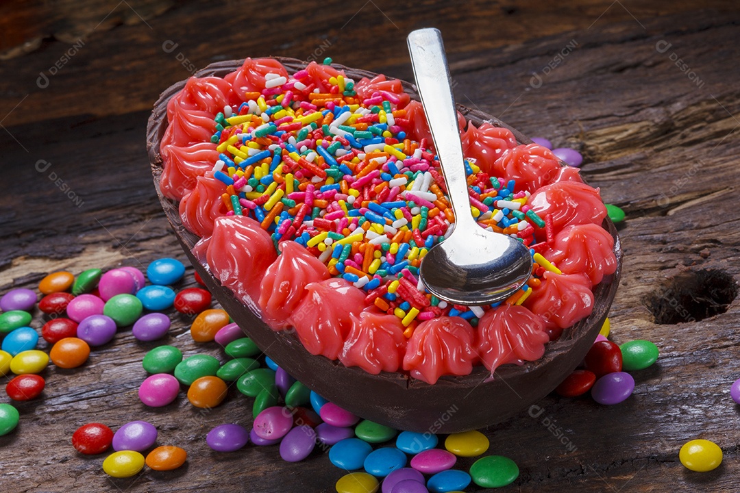 Ovo de páscoa confete creme de morango