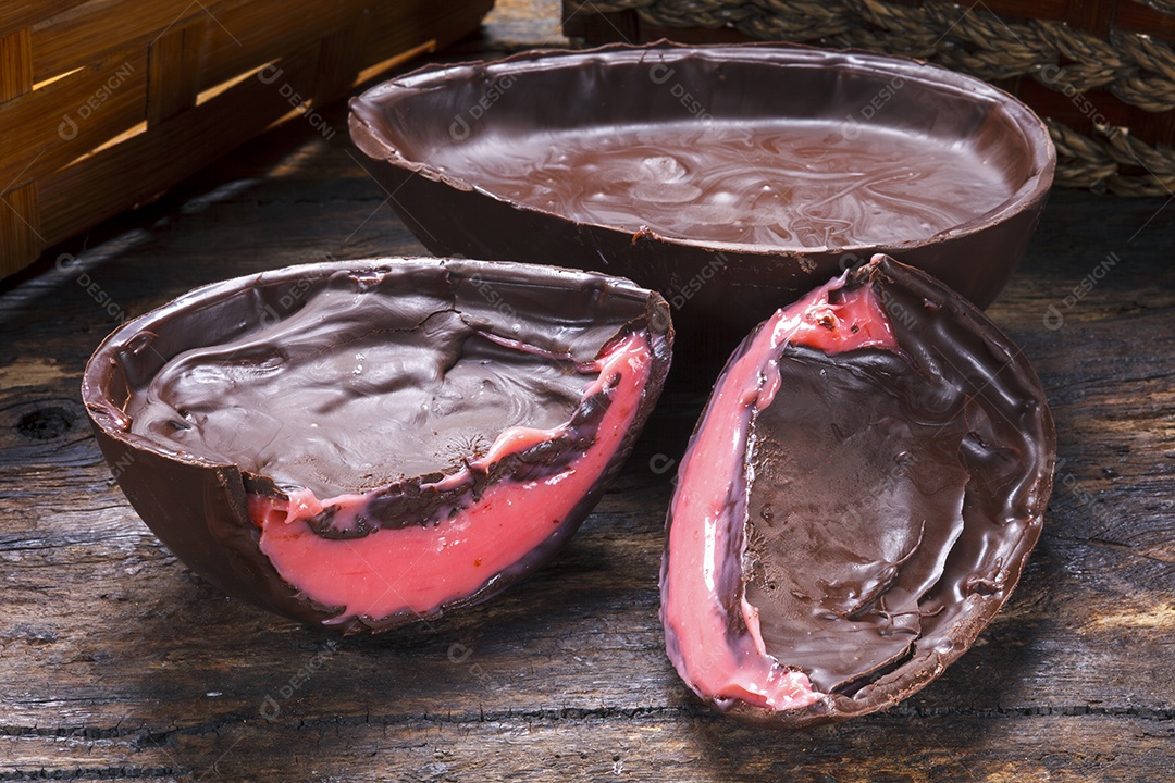 Ovo de páscoa recheado morango