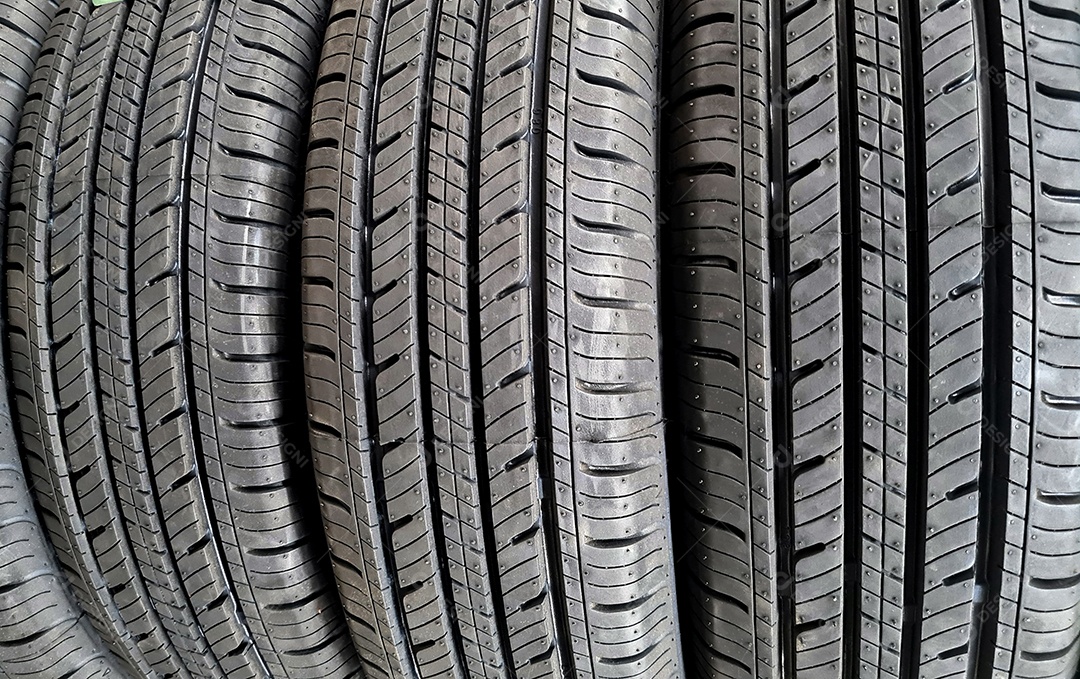Pneus isolado sobre fundo