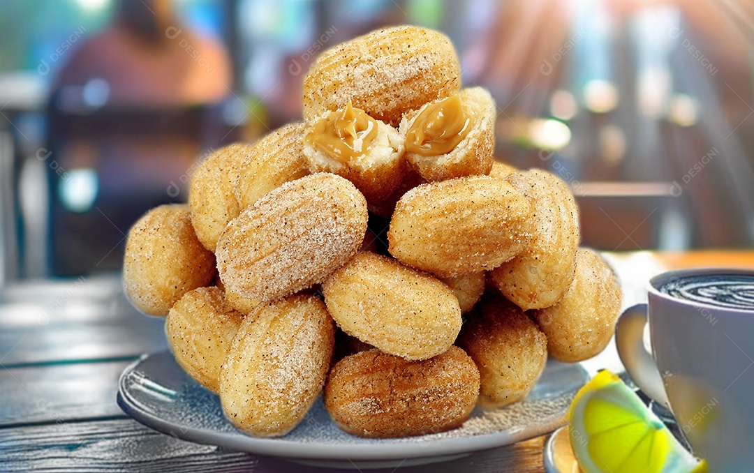 Churros recheado com doce de leite