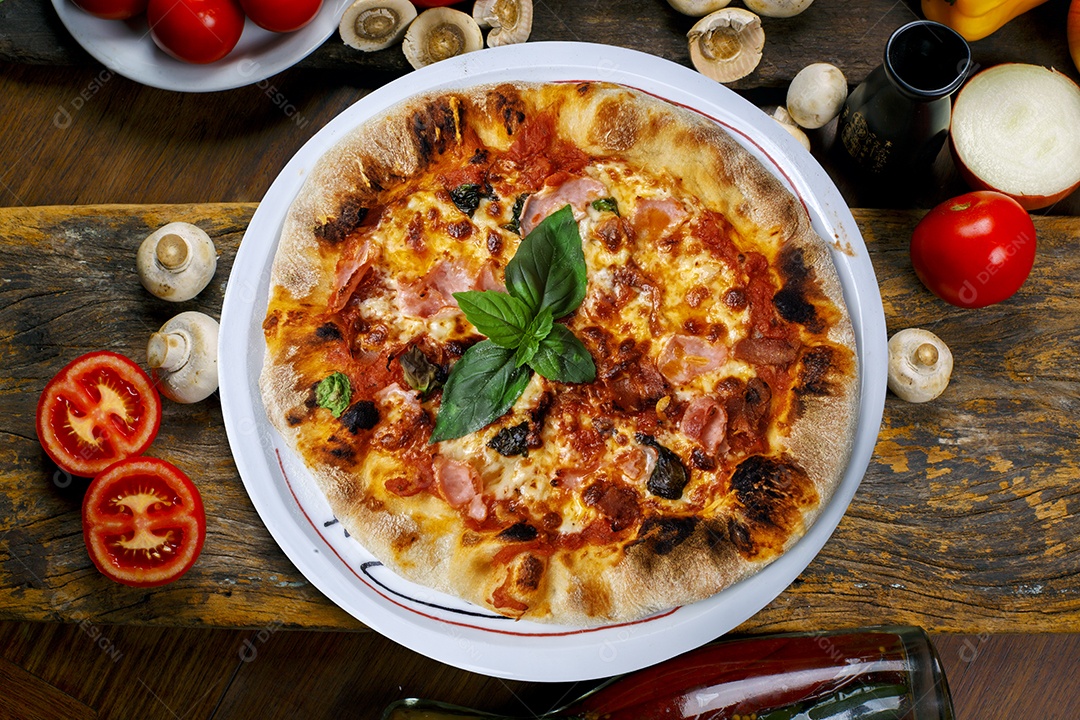 Pizza deliciosa sobre a mesa