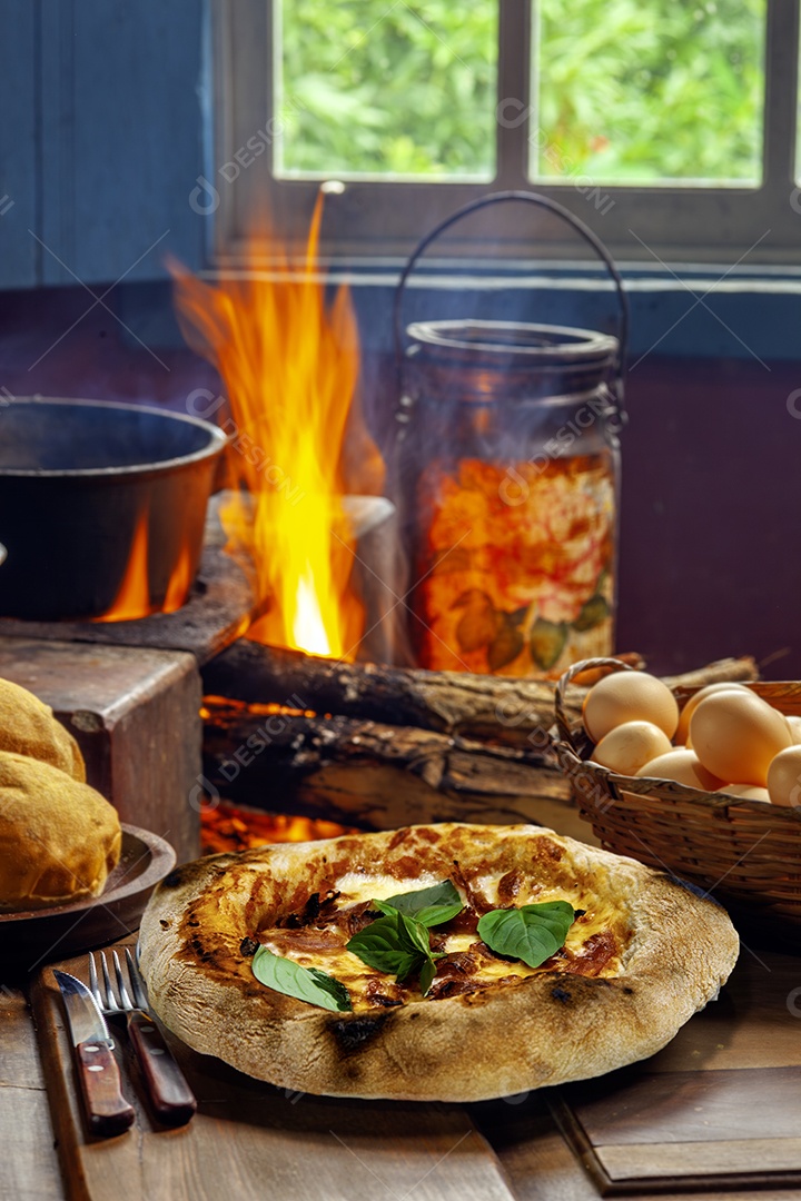 Forno a lenha com pizza