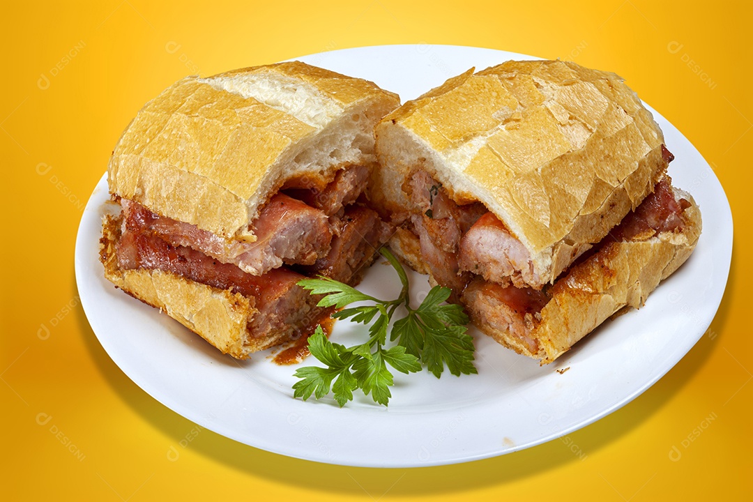 Pão com linguiça recheada