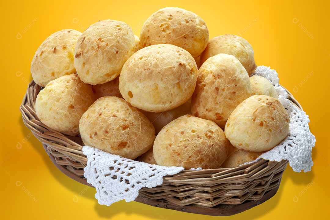 Pão de queijo em cesta