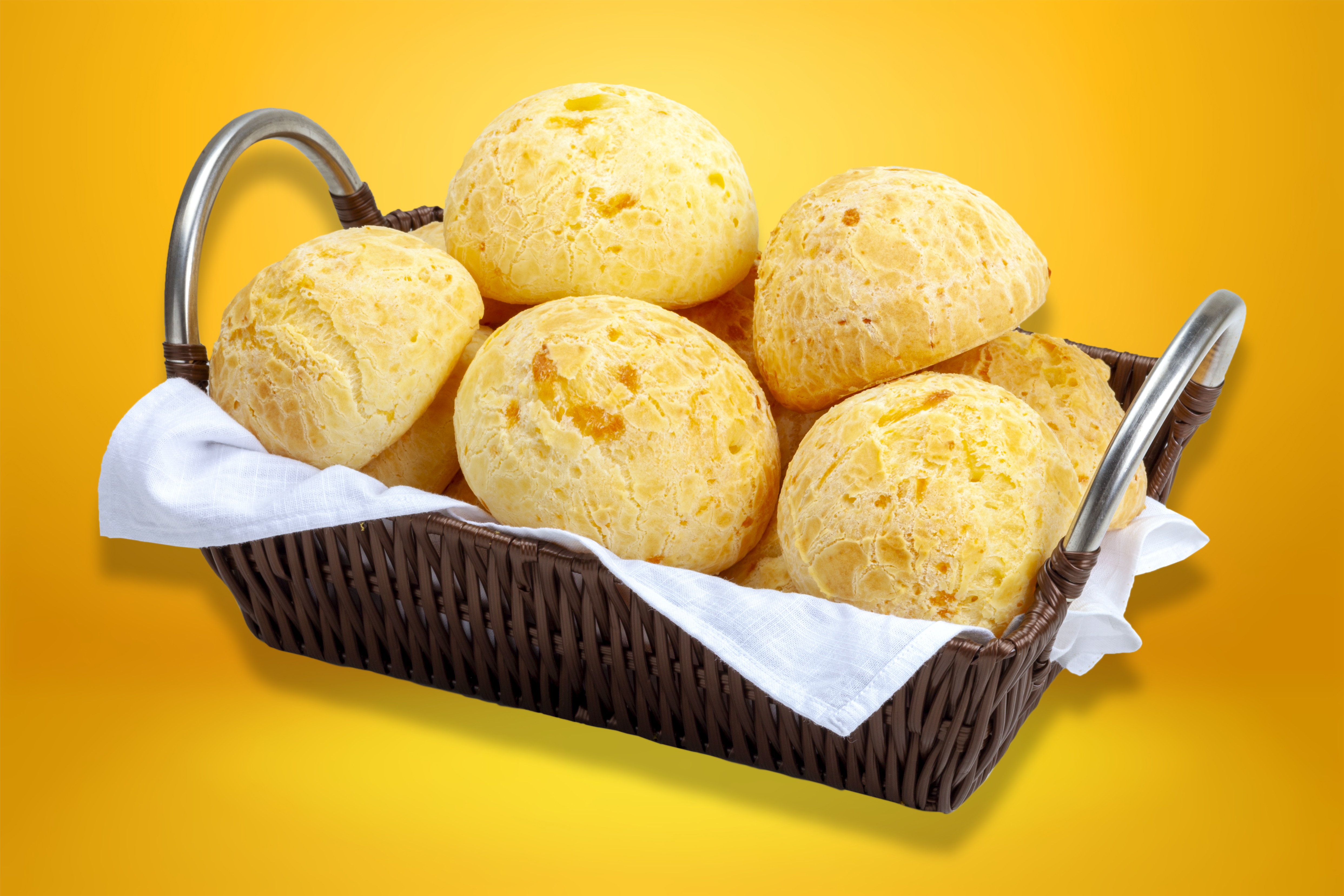 Pão de queijo na cesta