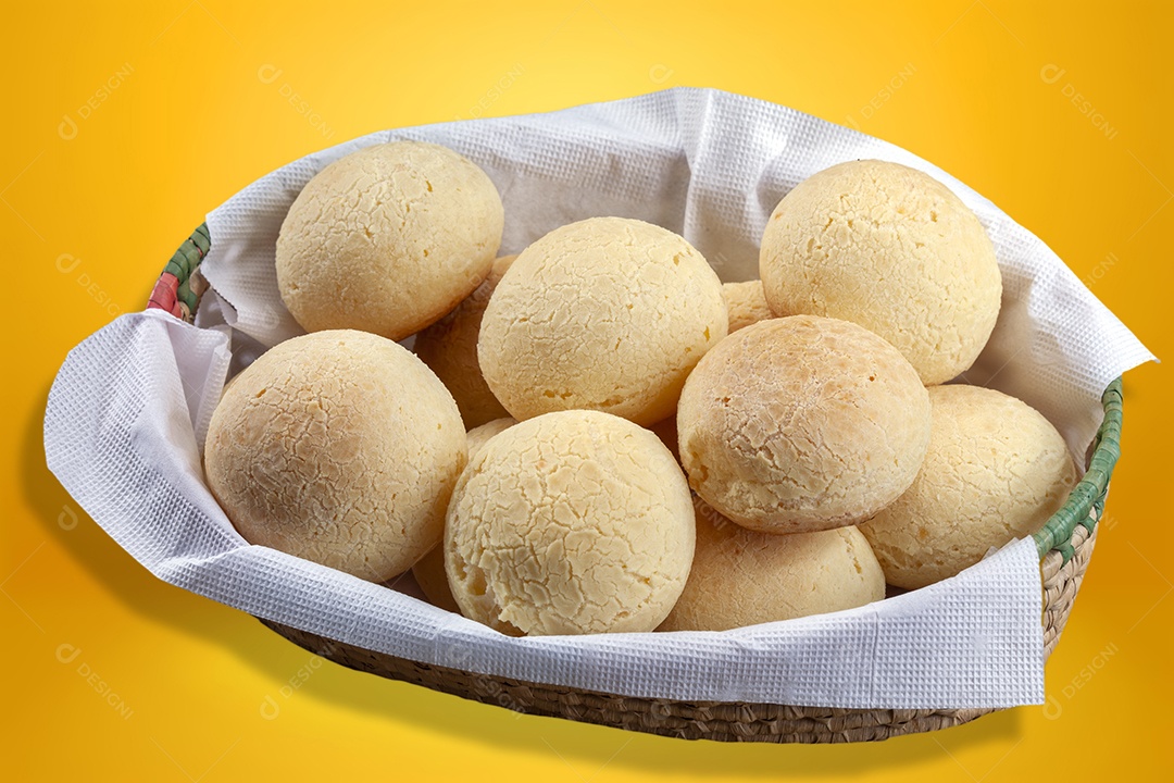 Pão de queijo assado em uma cesta