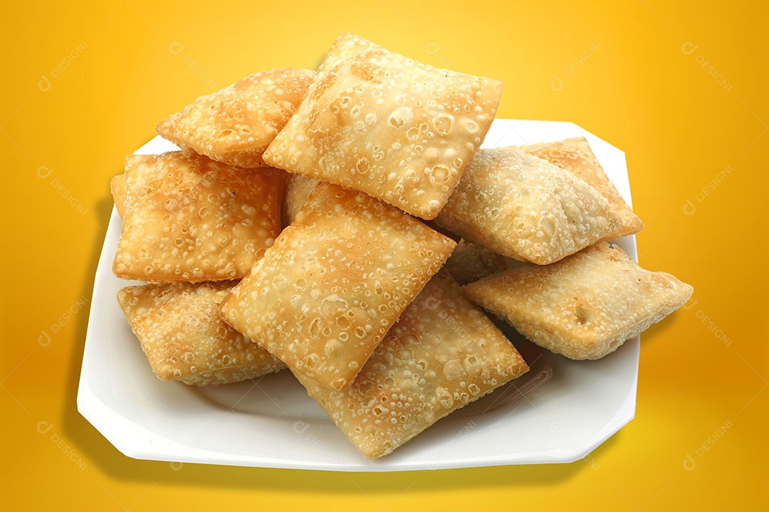 Pastel recheado frito na hora