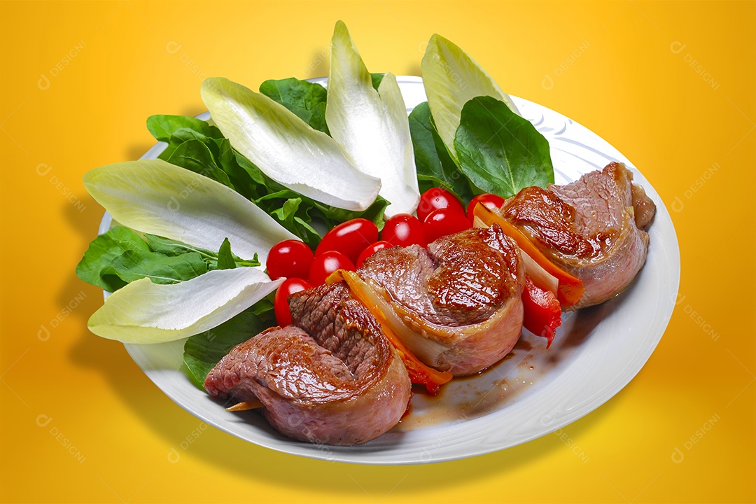 Prato com picanha e salada