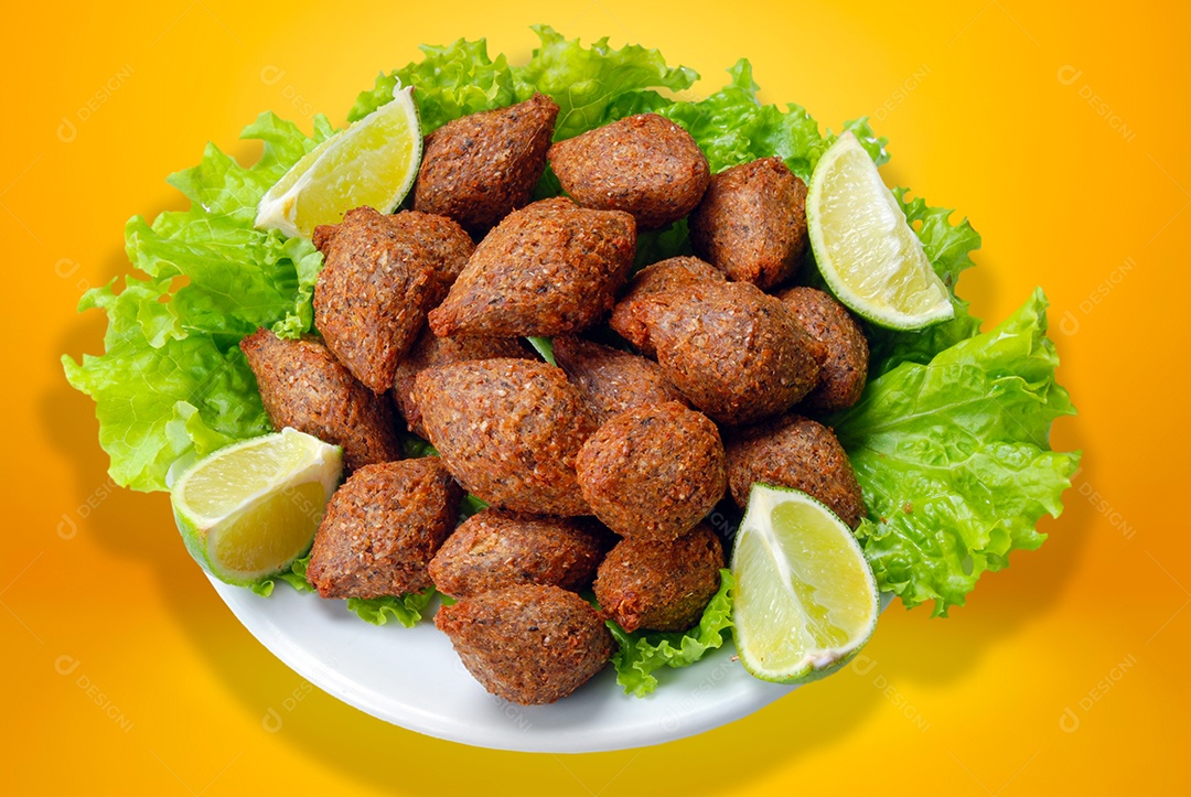 Quibes com bandas de limão