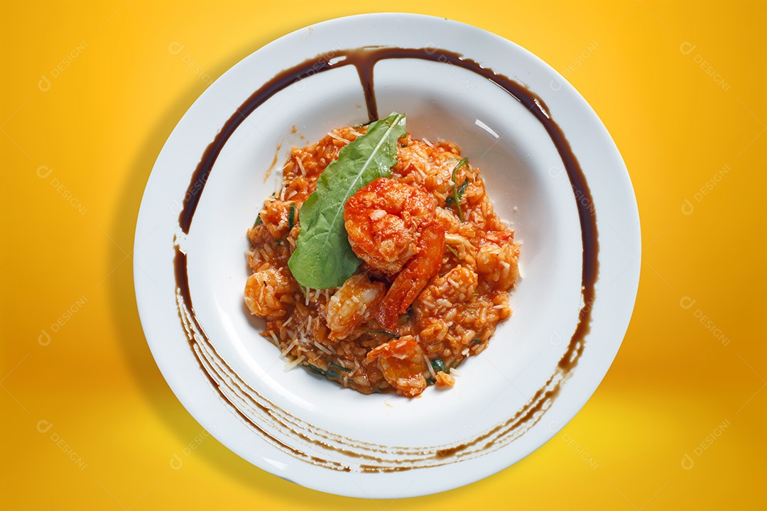 Risotto com camarão e manjericão