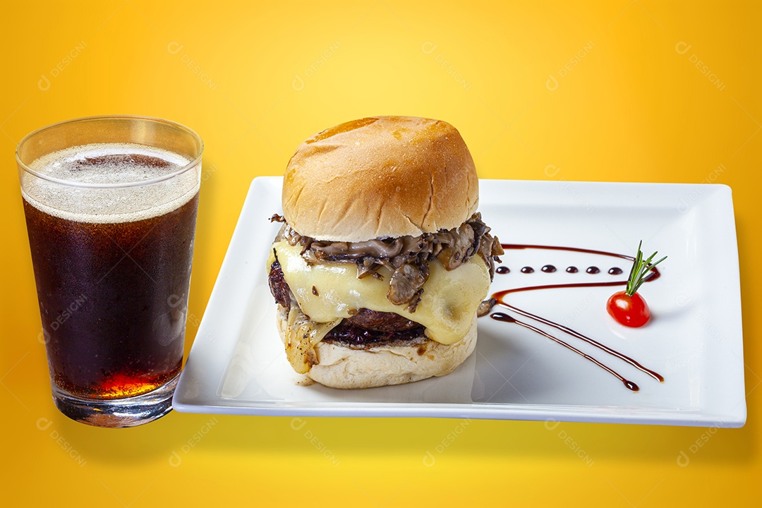 Hamburguer gourmet com copo de refrigerante