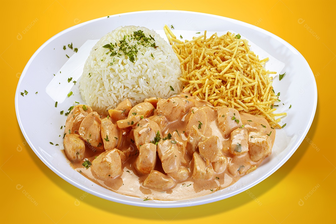 Estrogonofe de frango com arroz e batata palha
