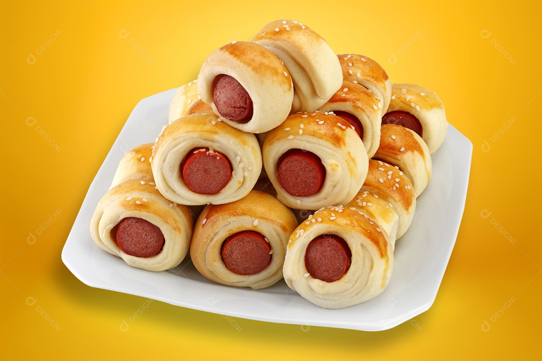 Enroladinho de salsicha assado delicioso