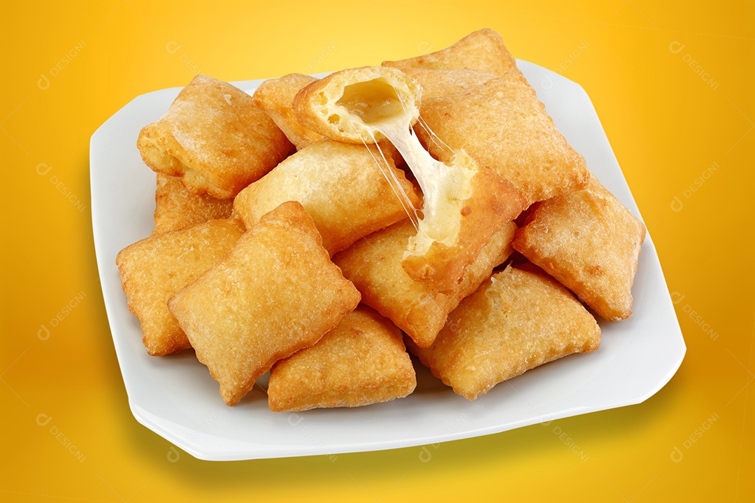 Pastel de queijo petisco brasileiro