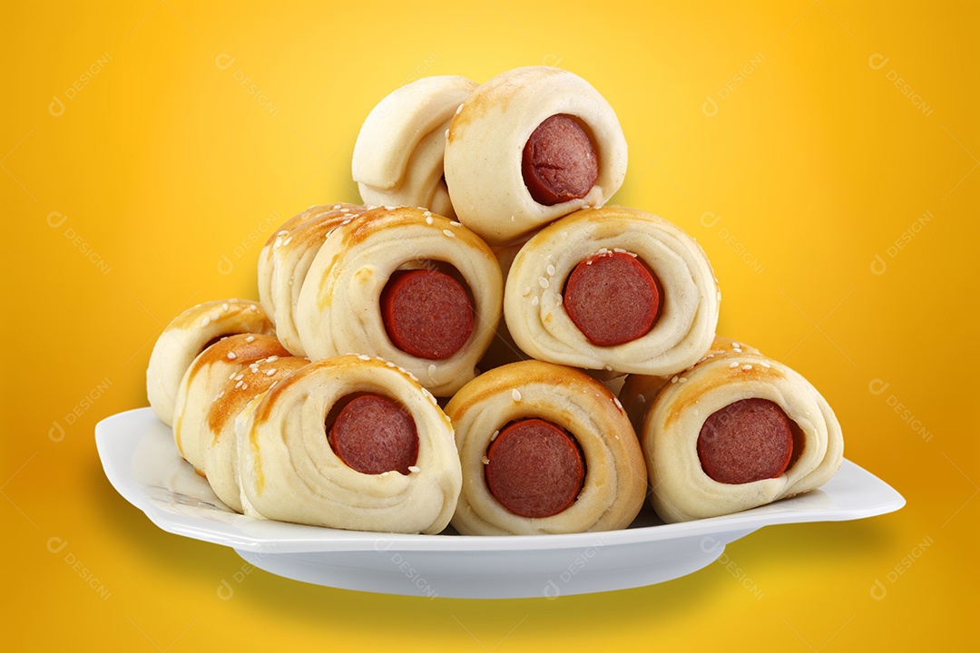 Enroladinho de salsicha tradicional lanche