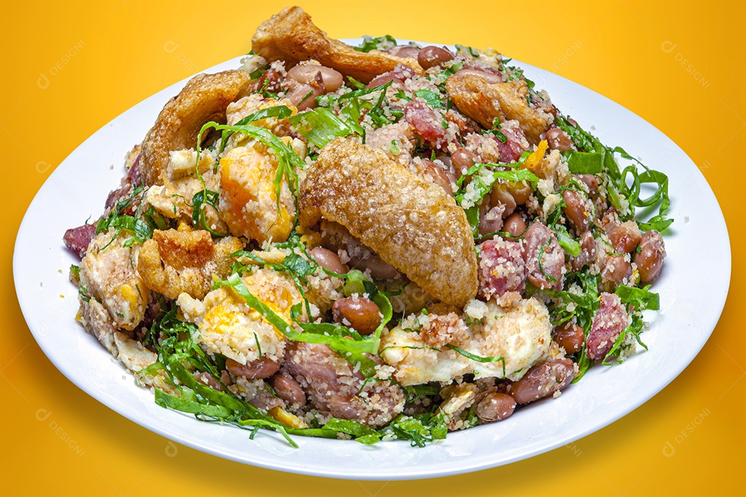 Feijão tropeiro tradicional delicioso